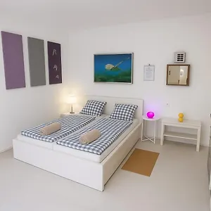Fantastico Ruhige Top-lage, Balkon Oder Terrasse, Gratis Parkplatz & Klimaanlage, Ideal Fuer Paare Und Alleinreisende Appartement